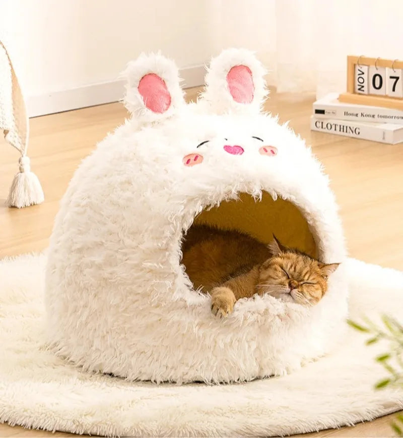 Cama antiestrés tipo cueva. Los gatos necesitan espacios cerrados para sentirse seguros, esta cama recrea ese entorno natural.