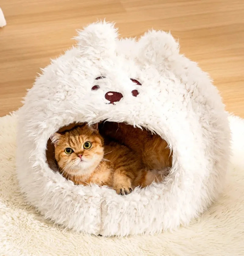 Cama antiestrés tipo cueva. Los gatos necesitan espacios cerrados para sentirse seguros, esta cama recrea ese entorno natural.