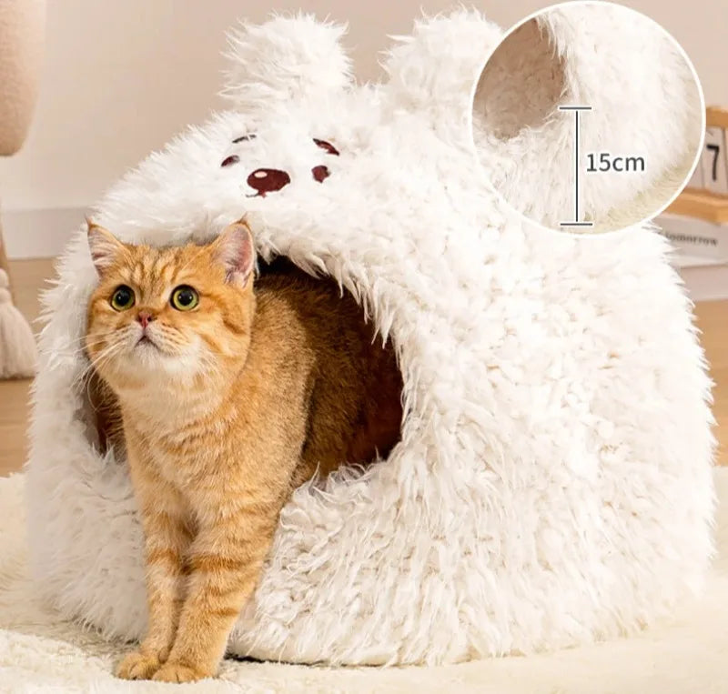 Cama antiestrés tipo cueva. Los gatos necesitan espacios cerrados para sentirse seguros, esta cama recrea ese entorno natural.